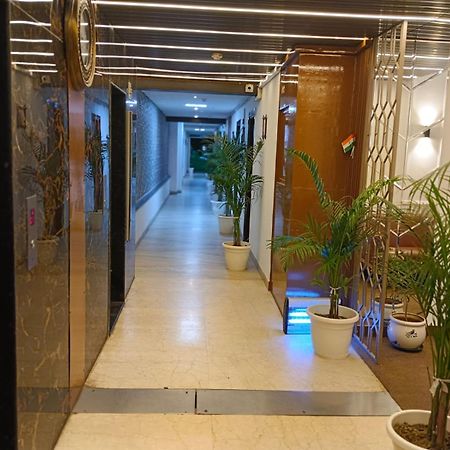 The Dwelling Paradise Hotel Greater Noida Ngoại thất bức ảnh