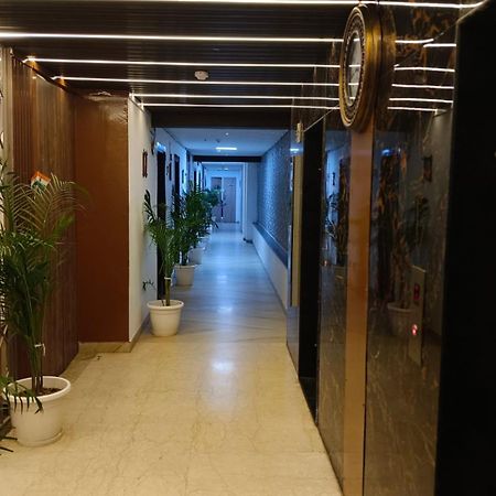The Dwelling Paradise Hotel Greater Noida Ngoại thất bức ảnh