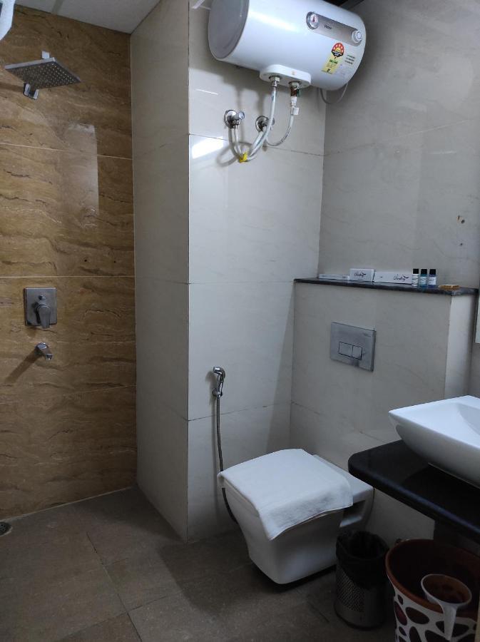 The Dwelling Paradise Hotel Greater Noida Ngoại thất bức ảnh