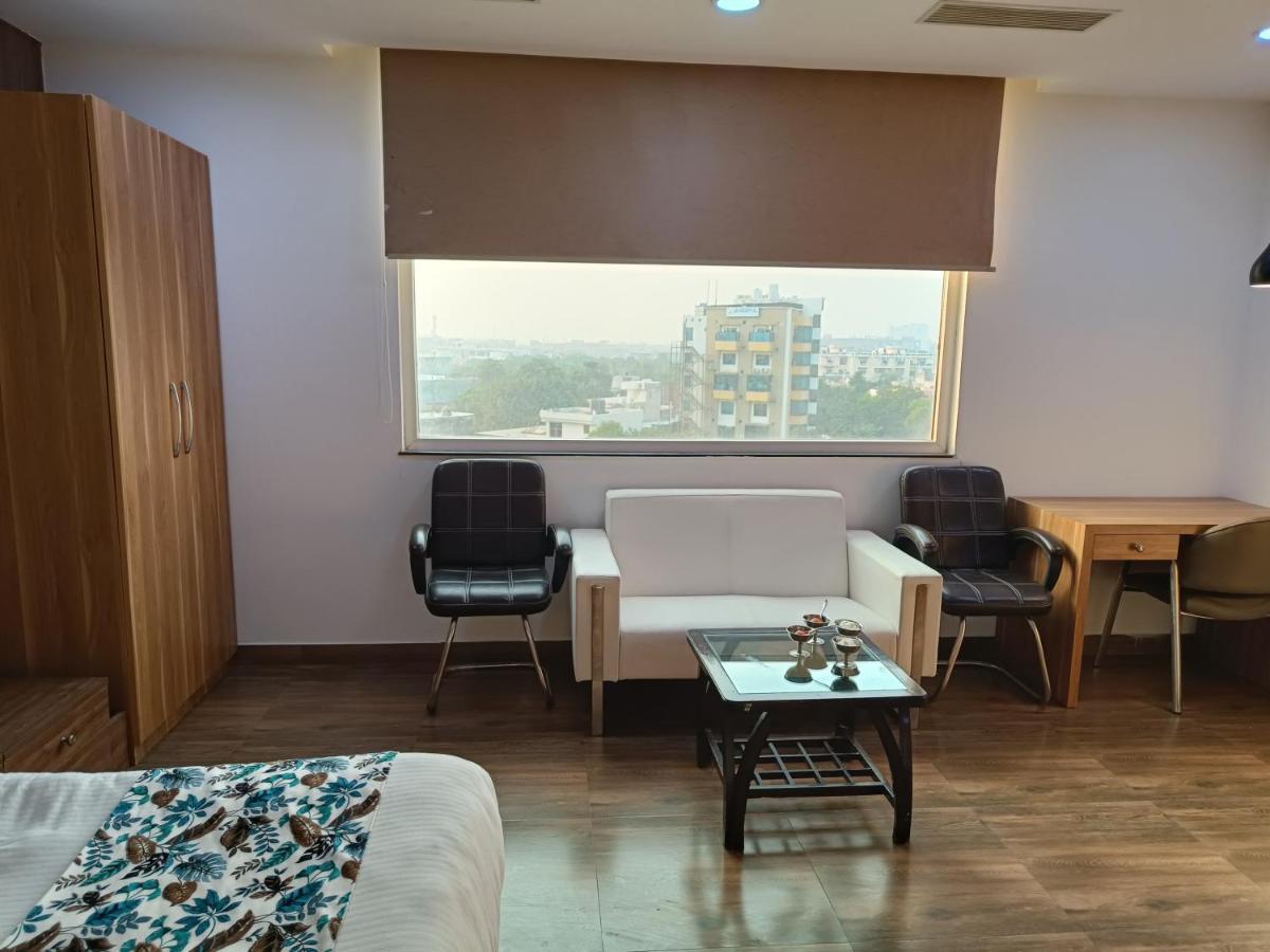 The Dwelling Paradise Hotel Greater Noida Ngoại thất bức ảnh