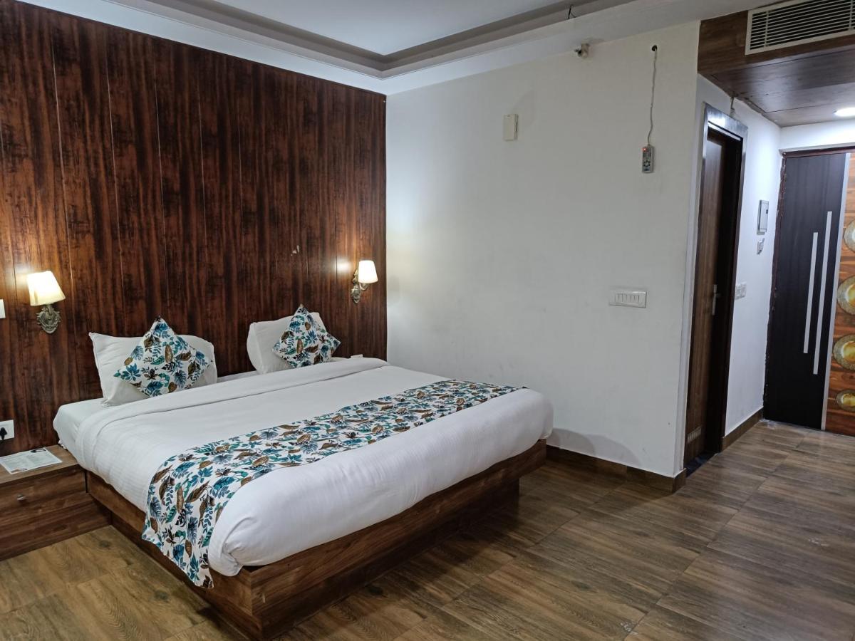 The Dwelling Paradise Hotel Greater Noida Ngoại thất bức ảnh