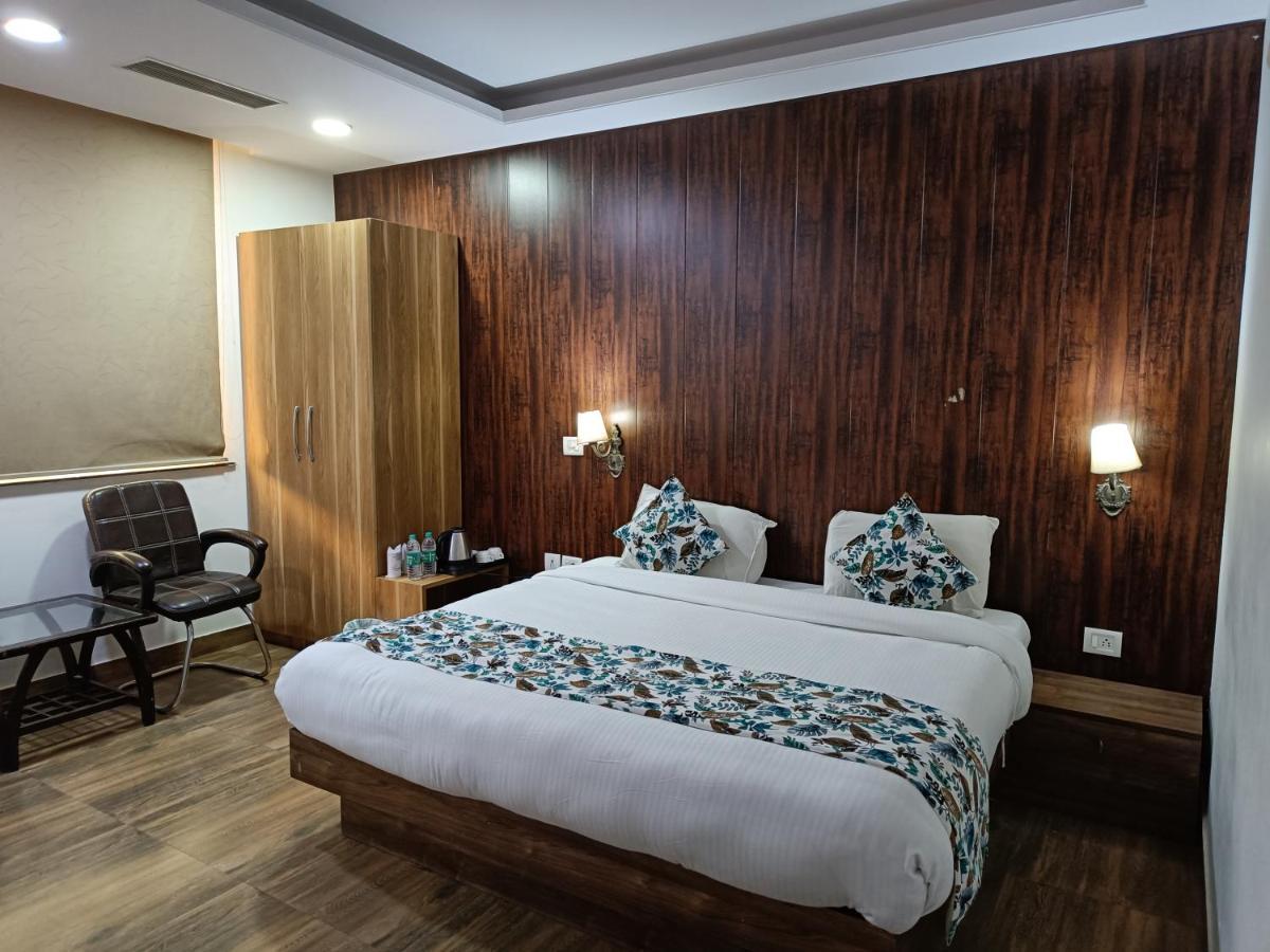 The Dwelling Paradise Hotel Greater Noida Ngoại thất bức ảnh