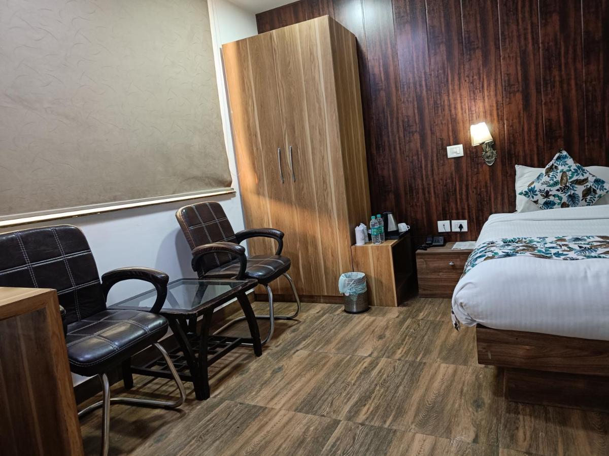 The Dwelling Paradise Hotel Greater Noida Ngoại thất bức ảnh