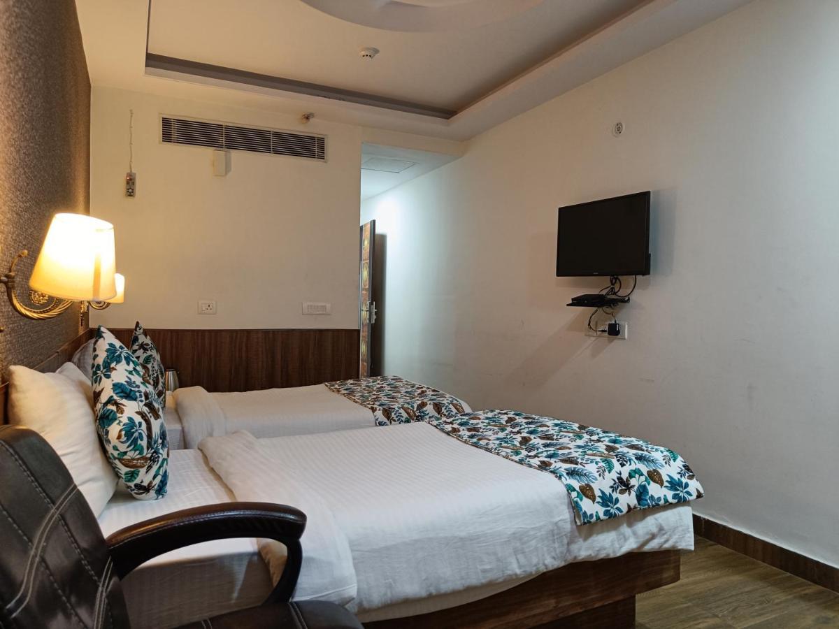The Dwelling Paradise Hotel Greater Noida Ngoại thất bức ảnh