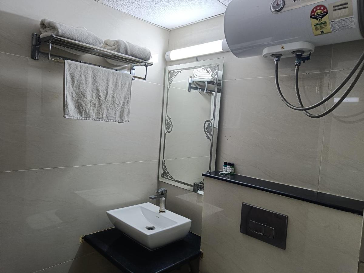 The Dwelling Paradise Hotel Greater Noida Ngoại thất bức ảnh