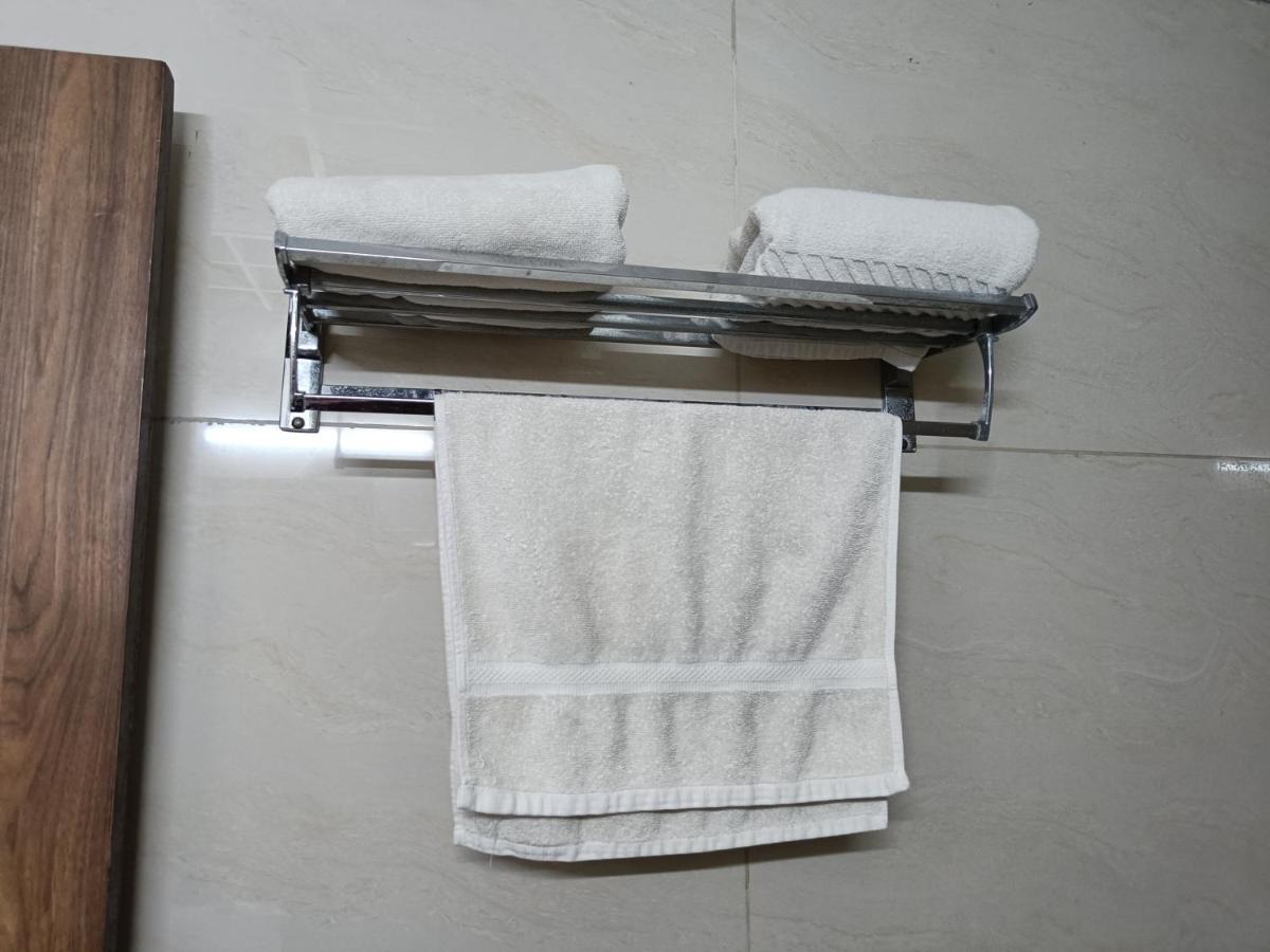 The Dwelling Paradise Hotel Greater Noida Ngoại thất bức ảnh