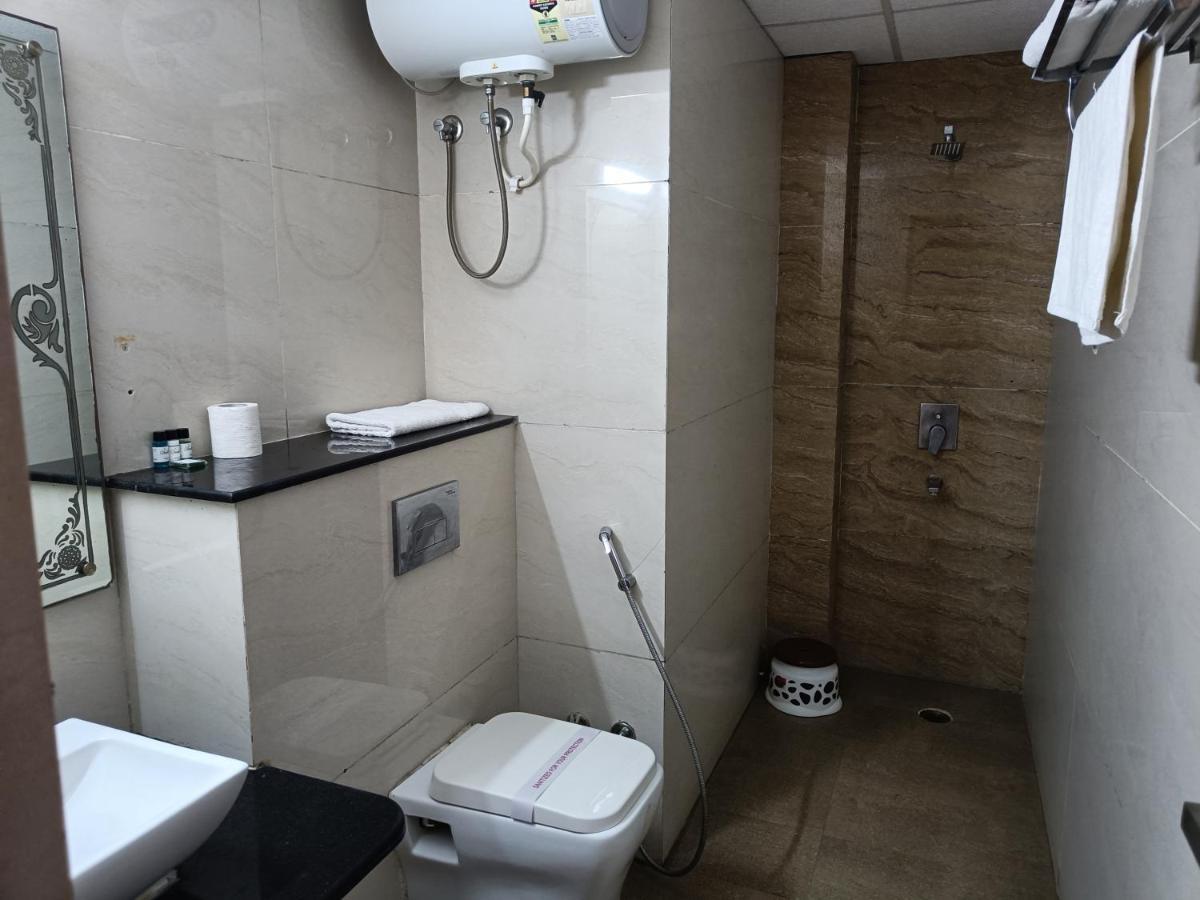 The Dwelling Paradise Hotel Greater Noida Ngoại thất bức ảnh