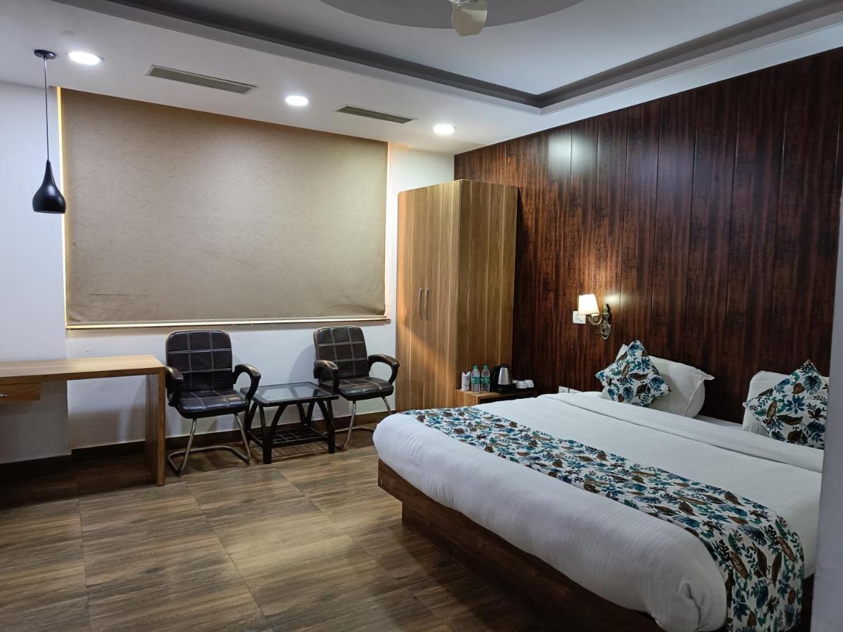 The Dwelling Paradise Hotel Greater Noida Ngoại thất bức ảnh