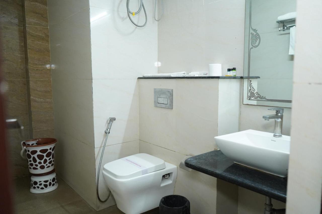 The Dwelling Paradise Hotel Greater Noida Ngoại thất bức ảnh
