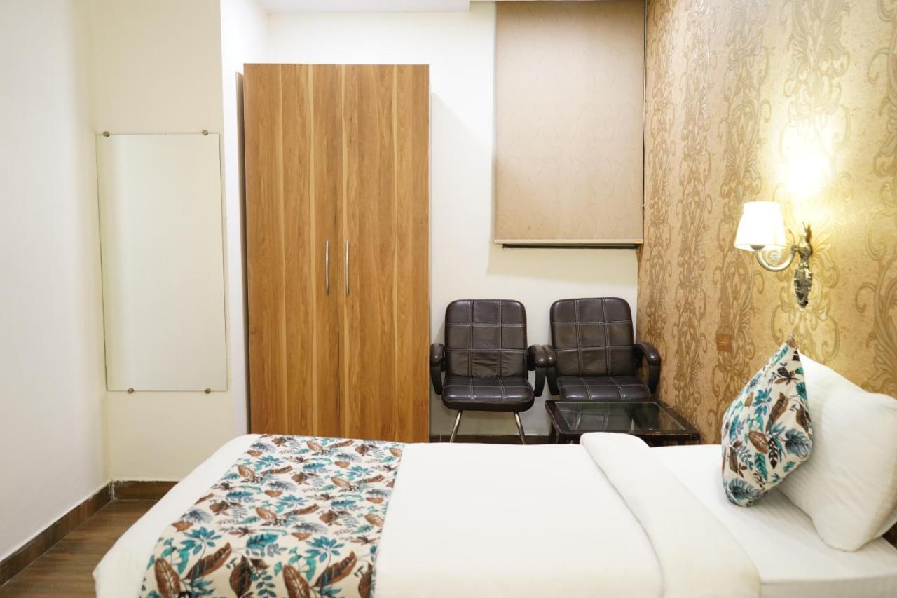 The Dwelling Paradise Hotel Greater Noida Ngoại thất bức ảnh