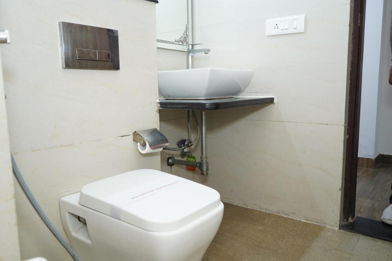 The Dwelling Paradise Hotel Greater Noida Ngoại thất bức ảnh