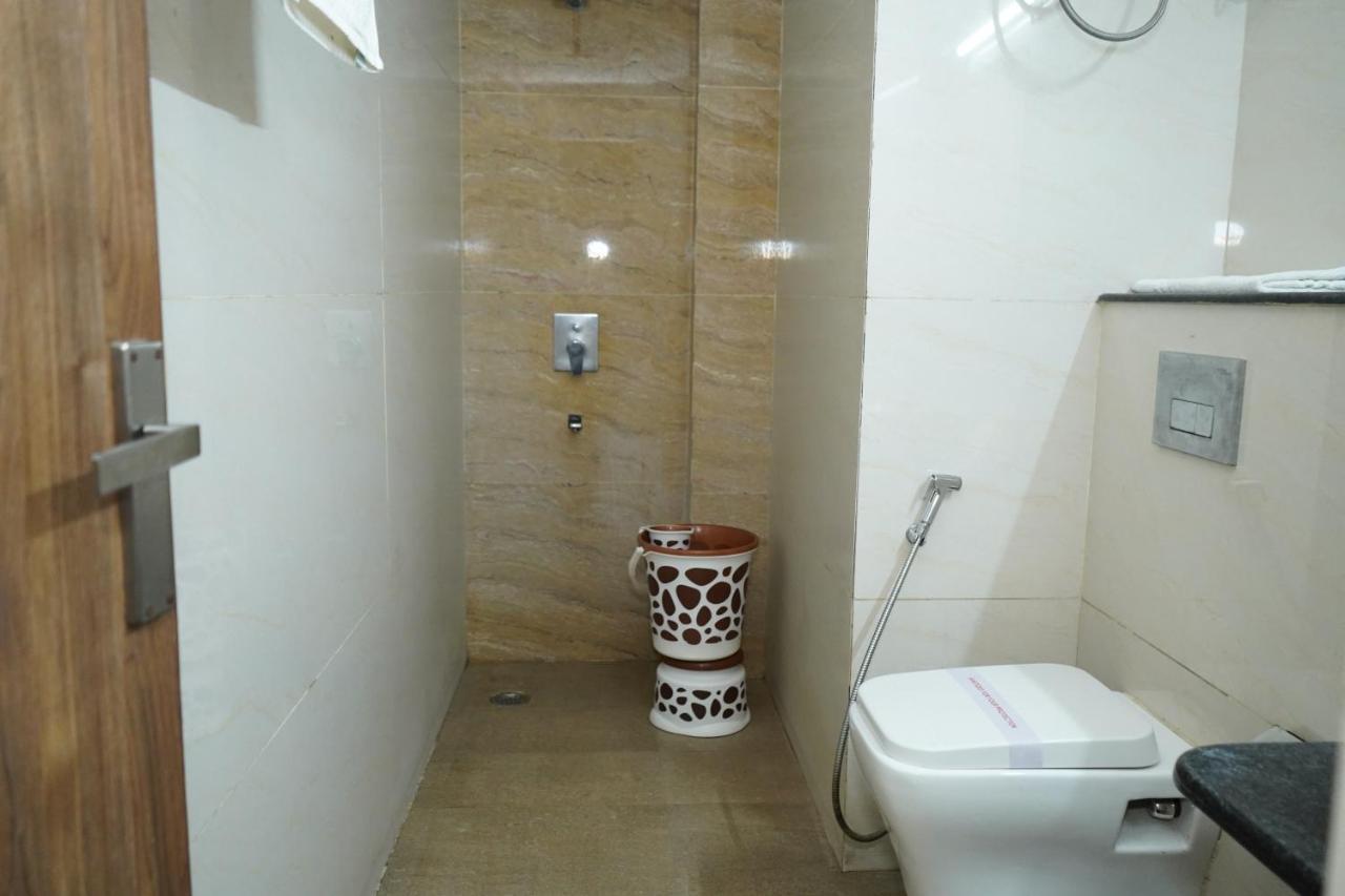 The Dwelling Paradise Hotel Greater Noida Ngoại thất bức ảnh
