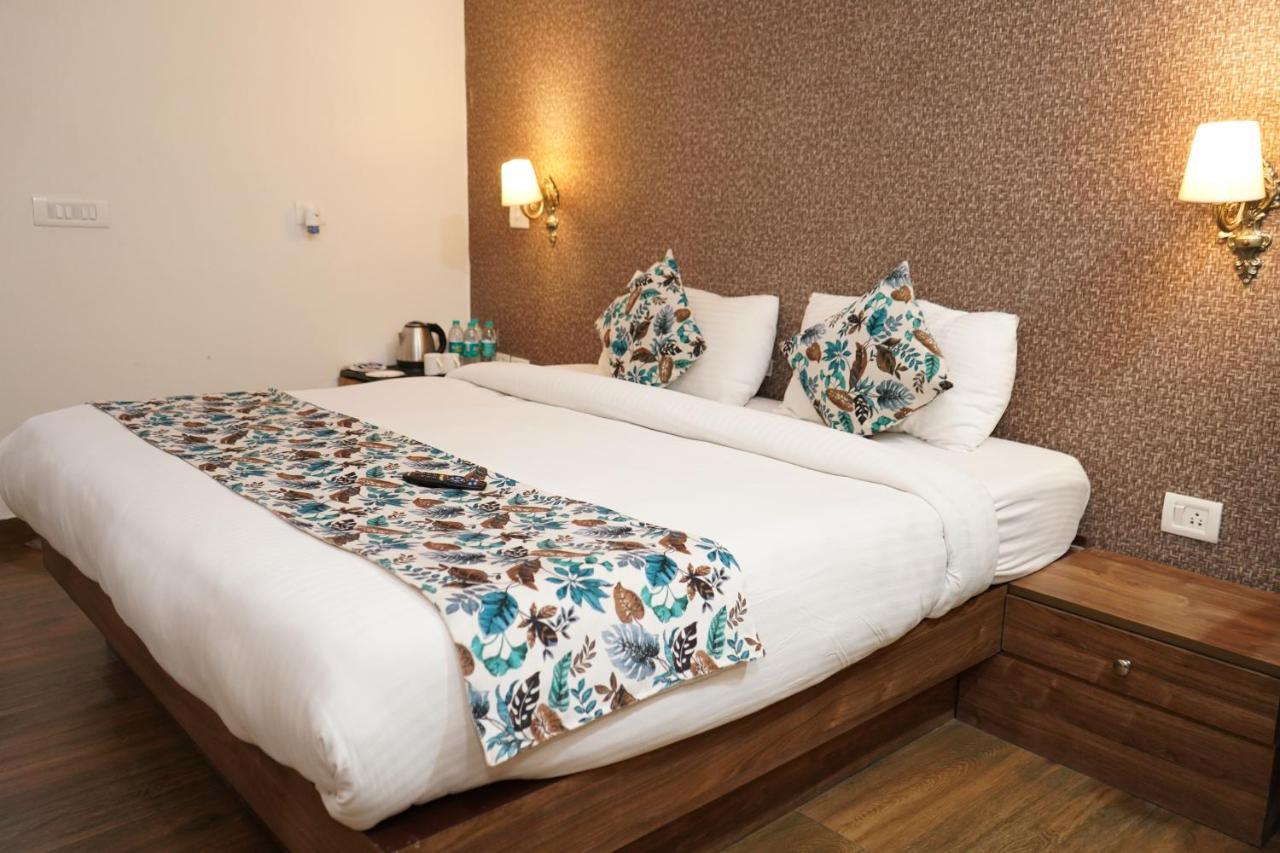 The Dwelling Paradise Hotel Greater Noida Ngoại thất bức ảnh