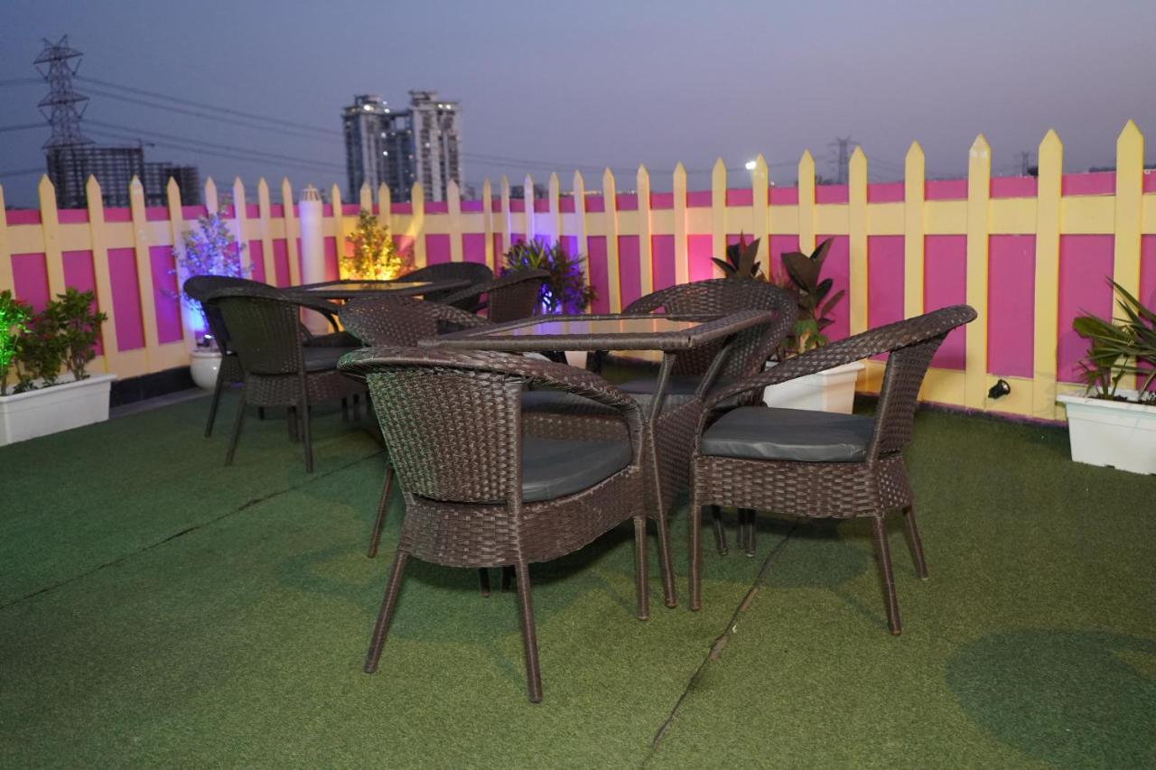The Dwelling Paradise Hotel Greater Noida Ngoại thất bức ảnh