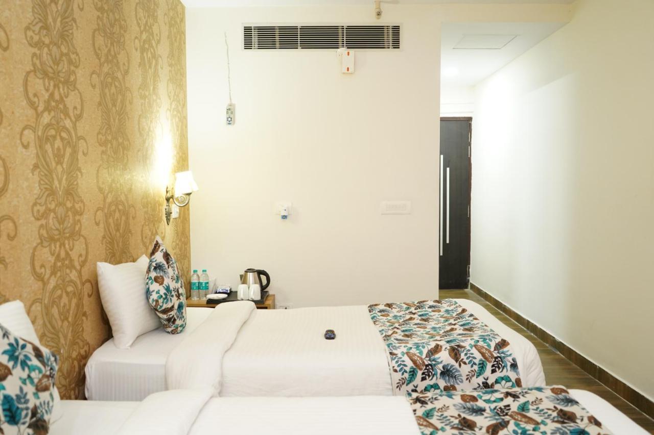 The Dwelling Paradise Hotel Greater Noida Ngoại thất bức ảnh