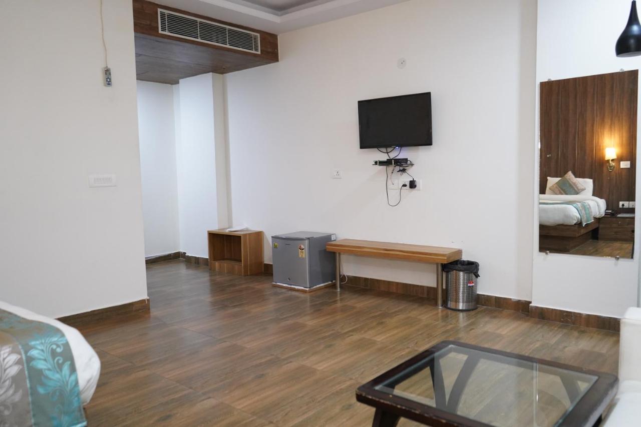 The Dwelling Paradise Hotel Greater Noida Ngoại thất bức ảnh