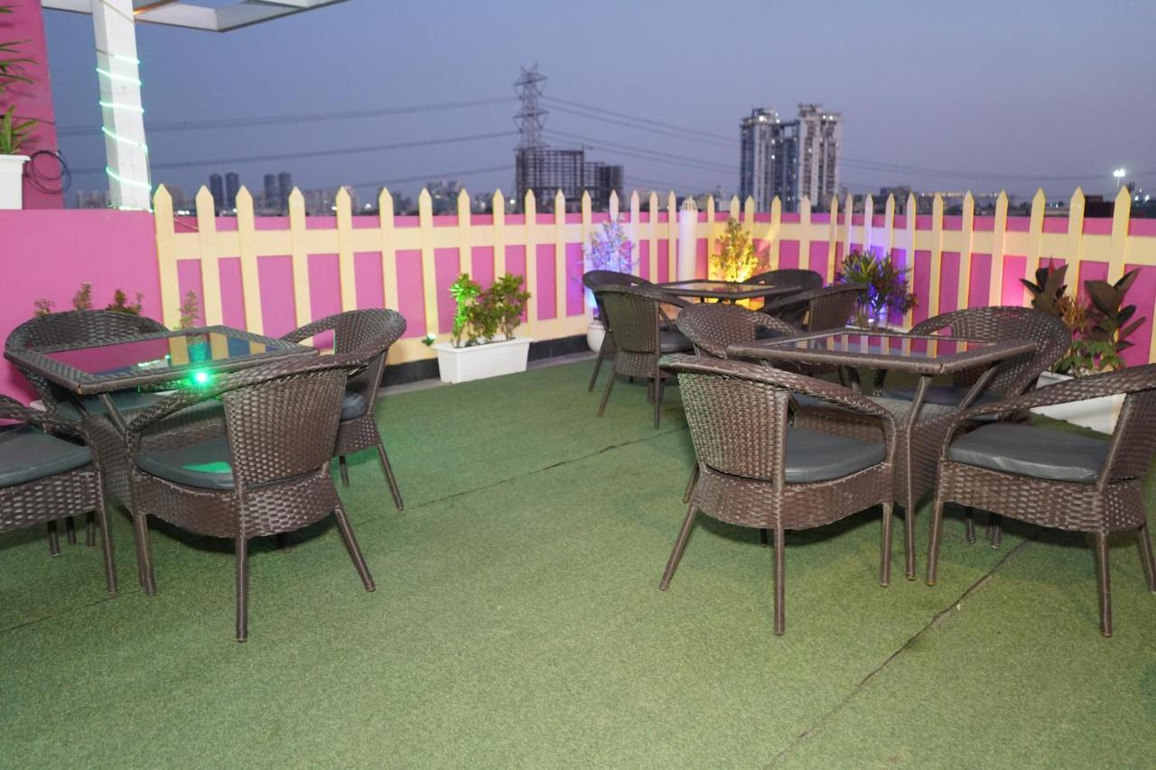 The Dwelling Paradise Hotel Greater Noida Ngoại thất bức ảnh