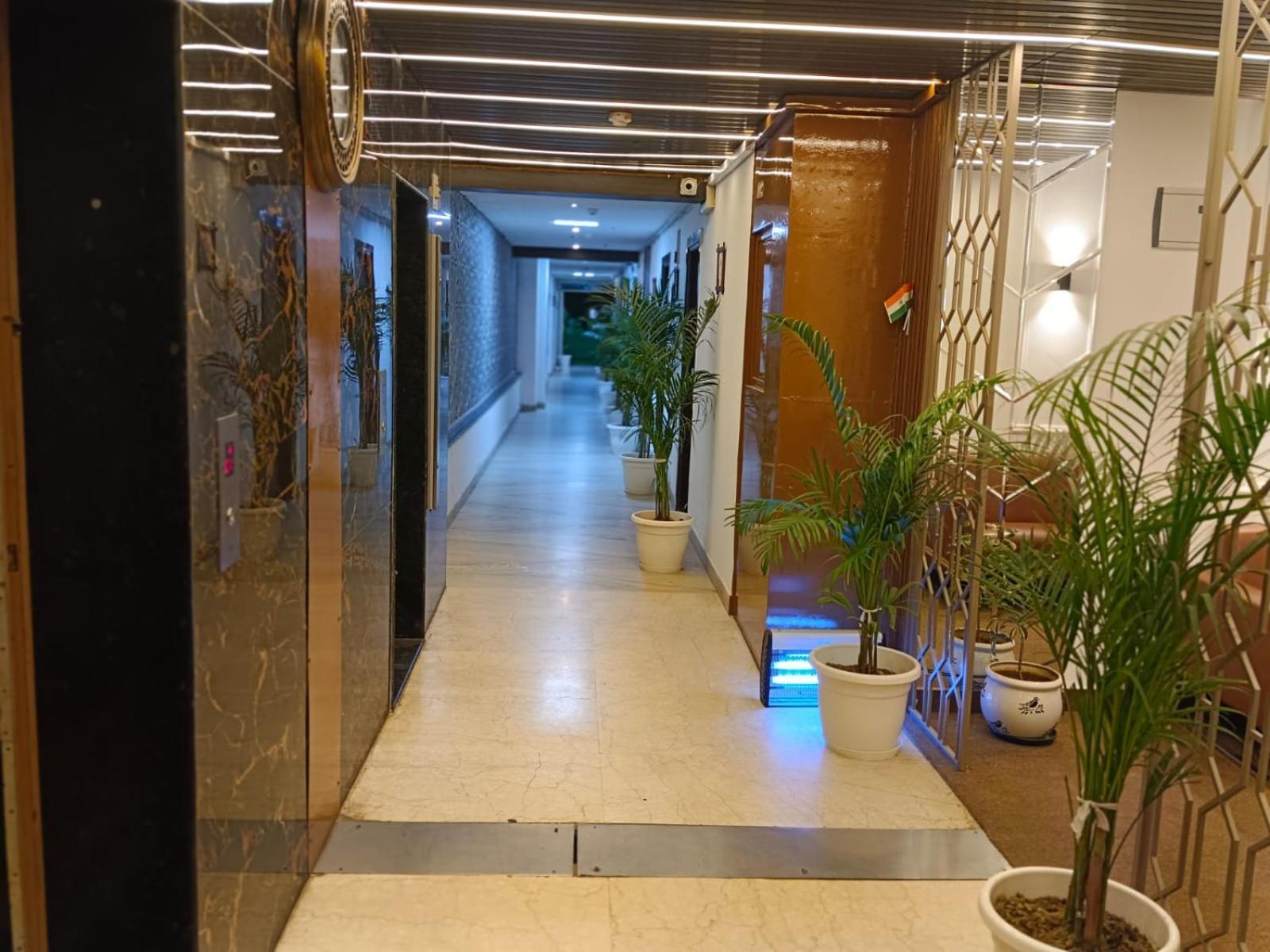 The Dwelling Paradise Hotel Greater Noida Ngoại thất bức ảnh